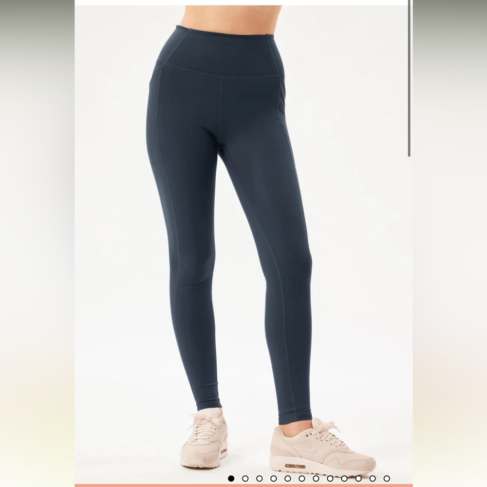 Girlfriend Collective Compressive Legging - Midnight. Size Small